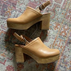 Universal Threads clog heals size 8